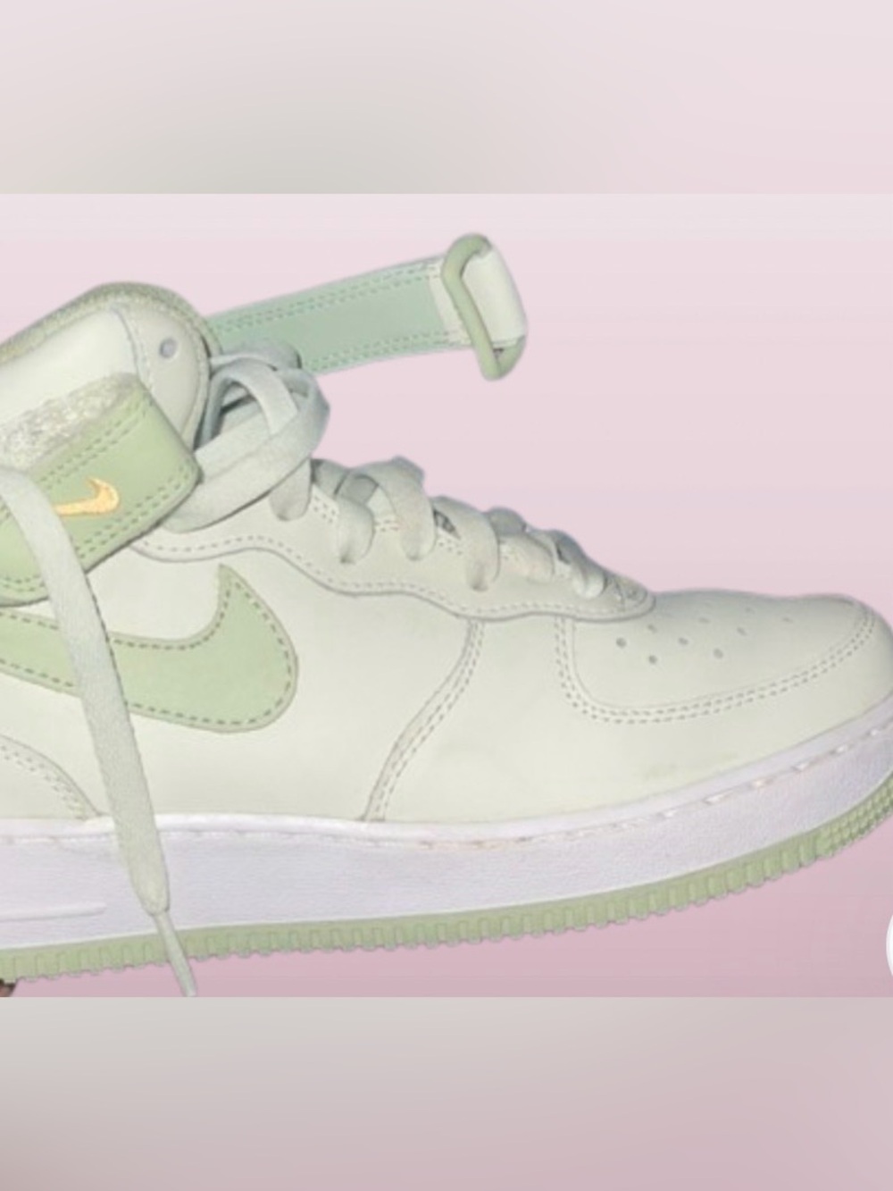 Nike Kids High-Top Sneakers in Mint Green White. BIG BOYS 6.5Y ladies size 8/8.5
